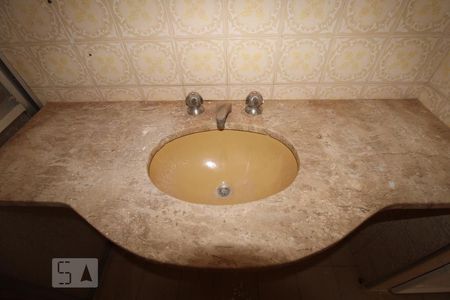 Casa à venda com 280m², 4 quartos e 4 vagasBanheiro 1