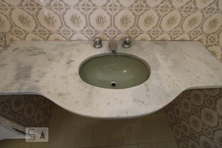 Casa à venda com 280m², 4 quartos e 4 vagasBanheiro 2