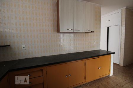 Casa à venda com 280m², 4 quartos e 4 vagasCozinha