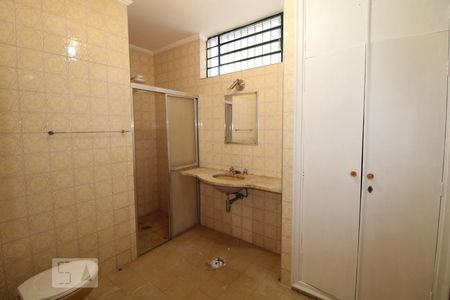 Casa à venda com 280m², 4 quartos e 4 vagasBanheiro 1