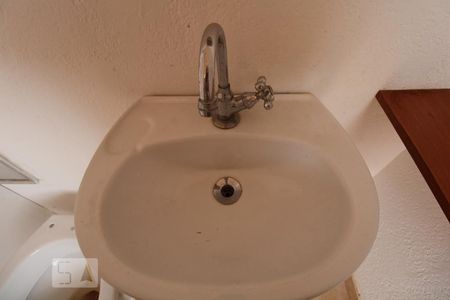 Casa à venda com 280m², 4 quartos e 4 vagasBanheiro de serviço