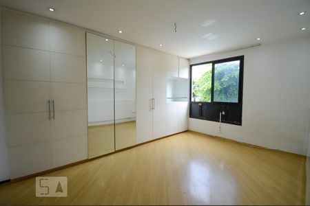 Apartamento à venda com 145m², 4 quartos e 2 vagas Apartamento à venda com 145m², 4 quartos e 2 vagasSuíte