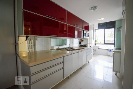 Apartamento à venda com 145m², 4 quartos e 2 vagas Apartamento à venda com 145m², 4 quartos e 2 vagasCozinha