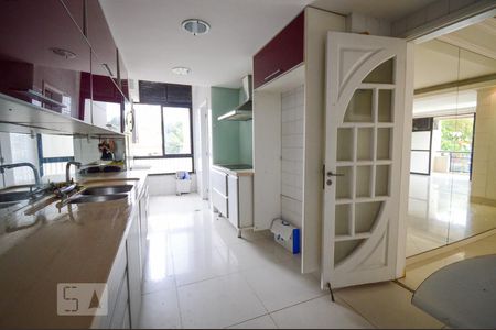 Apartamento à venda com 145m², 4 quartos e 2 vagas Apartamento à venda com 145m², 4 quartos e 2 vagasCozinha