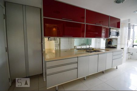 Apartamento à venda com 145m², 4 quartos e 2 vagas Apartamento à venda com 145m², 4 quartos e 2 vagasCozinha