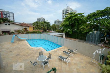 Apartamento à venda com 145m², 4 quartos e 2 vagas Apartamento à venda com 145m², 4 quartos e 2 vagasÁrea comum - Piscina