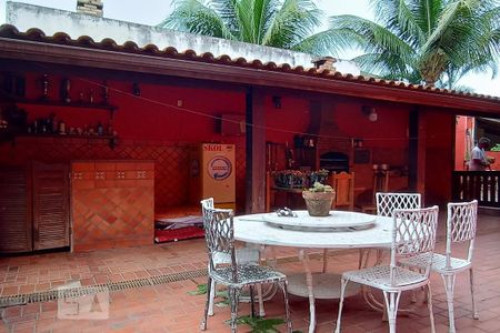 Casa de condomínio à venda com 301m², 4 quartos e 4 vagasFundos 