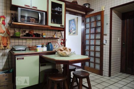 Casa de condomínio à venda com 301m², 4 quartos e 4 vagasCozinha 