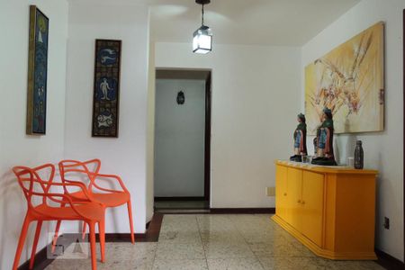 Casa de condomínio à venda com 301m², 4 quartos e 4 vagasHall social