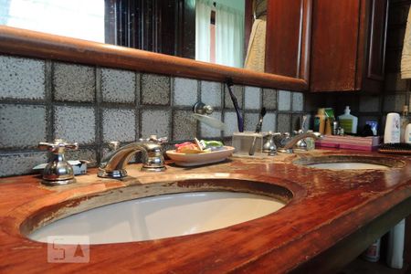 Casa de condomínio à venda com 301m², 4 quartos e 4 vagasQuarto 4 - Suíte