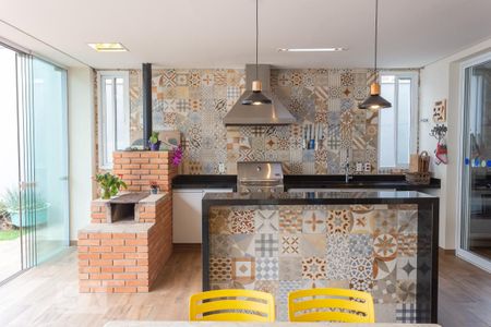 Casa de condomínio à venda com 345m², 3 quartos e 3 vagas Casa de condomínio à venda com 345m², 3 quartos e 3 vagasChurrasqueira