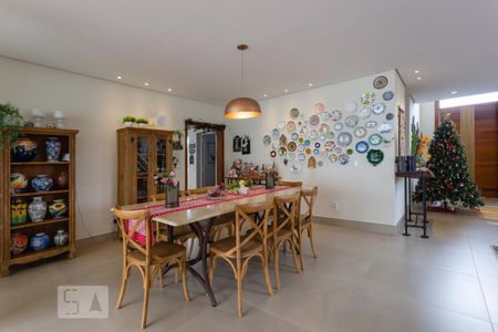 Casa de condomínio à venda com 345m², 3 quartos e 3 vagas Casa de condomínio à venda com 345m², 3 quartos e 3 vagasSala de Jantar