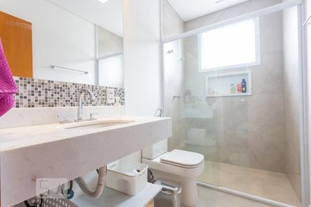 Casa de condomínio à venda com 345m², 3 quartos e 3 vagas Casa de condomínio à venda com 345m², 3 quartos e 3 vagasBanheiro da Suíte 2