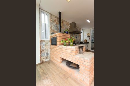 Casa de condomínio à venda com 345m², 3 quartos e 3 vagas Casa de condomínio à venda com 345m², 3 quartos e 3 vagasForno e fogão à lenha