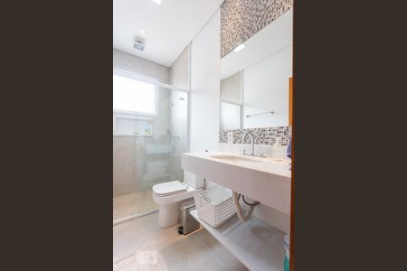 Casa de condomínio à venda com 345m², 3 quartos e 3 vagas Casa de condomínio à venda com 345m², 3 quartos e 3 vagasBanheiro da Suíte 1