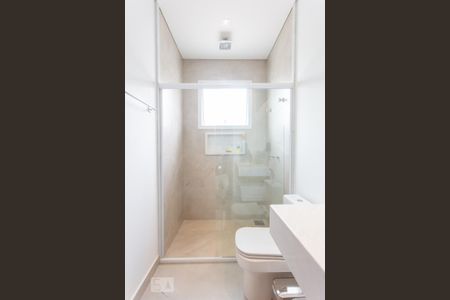 Casa de condomínio à venda com 345m², 3 quartos e 3 vagas Casa de condomínio à venda com 345m², 3 quartos e 3 vagasBanheiro da Suíte 1