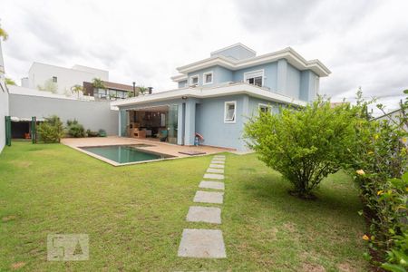 Casa de condomínio à venda com 345m², 3 quartos e 3 vagas Casa de condomínio à venda com 345m², 3 quartos e 3 vagasQuintal