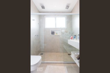 Casa de condomínio à venda com 345m², 3 quartos e 3 vagas Casa de condomínio à venda com 345m², 3 quartos e 3 vagasBanheiro da Suíte 3