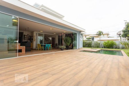 Casa de condomínio à venda com 345m², 3 quartos e 3 vagas Casa de condomínio à venda com 345m², 3 quartos e 3 vagasPiscina