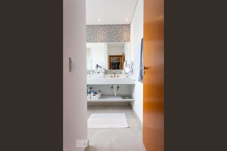 Casa de condomínio à venda com 345m², 3 quartos e 3 vagas Casa de condomínio à venda com 345m², 3 quartos e 3 vagasBanheiro da Suíte 3