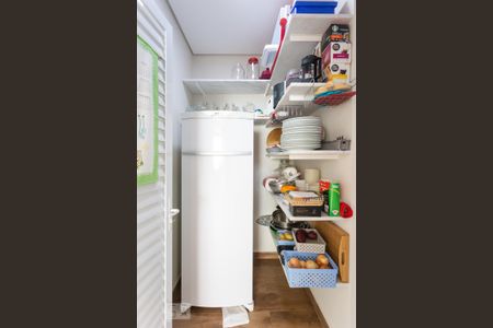 Casa de condomínio à venda com 345m², 3 quartos e 3 vagas Casa de condomínio à venda com 345m², 3 quartos e 3 vagasDispensa da Cozinha