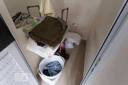 Casa de condomínio à venda com 345m², 3 quartos e 3 vagas Casa de condomínio à venda com 345m², 3 quartos e 3 vagasBanheiro de Serviço