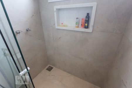 Casa de condomínio à venda com 345m², 3 quartos e 3 vagas Casa de condomínio à venda com 345m², 3 quartos e 3 vagasBanheiro da Suíte 2