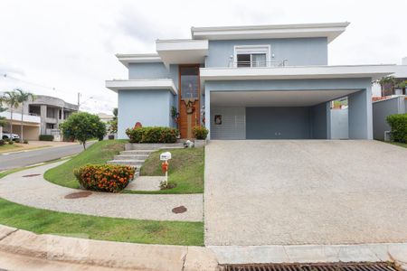 Casa de condomínio à venda com 345m², 3 quartos e 3 vagas Casa de condomínio à venda com 345m², 3 quartos e 3 vagasFachada