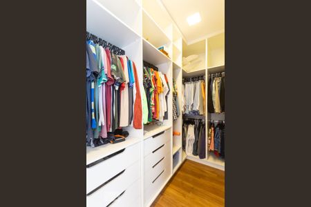 Casa de condomínio à venda com 345m², 3 quartos e 3 vagas Casa de condomínio à venda com 345m², 3 quartos e 3 vagasCloset da Suíte 3