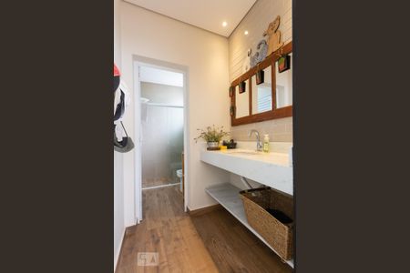 Casa de condomínio à venda com 345m², 3 quartos e 3 vagas Casa de condomínio à venda com 345m², 3 quartos e 3 vagasBanheiro da Piscina