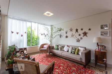 Casa de condomínio à venda com 345m², 3 quartos e 3 vagas Casa de condomínio à venda com 345m², 3 quartos e 3 vagasSala de Estar