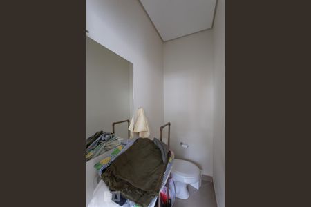 Casa de condomínio à venda com 345m², 3 quartos e 3 vagas Casa de condomínio à venda com 345m², 3 quartos e 3 vagasBanheiro de Serviço