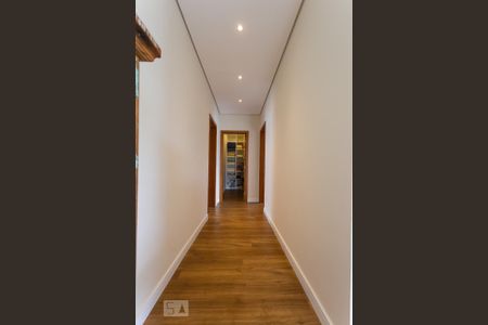 Casa de condomínio à venda com 345m², 3 quartos e 3 vagas Casa de condomínio à venda com 345m², 3 quartos e 3 vagasCorredor dos Quartos