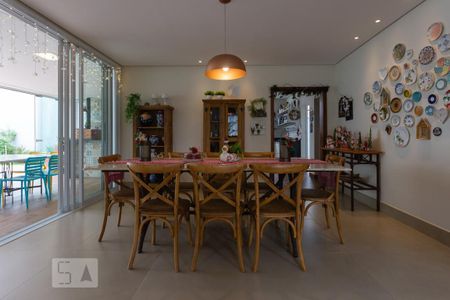 Casa de condomínio à venda com 345m², 3 quartos e 3 vagas Casa de condomínio à venda com 345m², 3 quartos e 3 vagasSala de Jantar