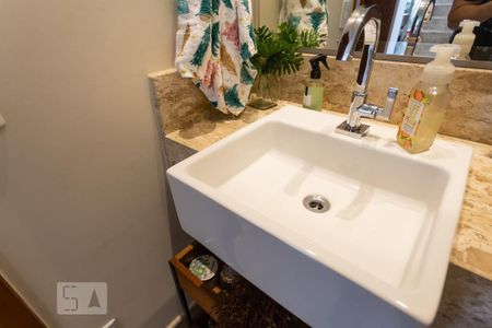 Casa de condomínio à venda com 345m², 3 quartos e 3 vagas Casa de condomínio à venda com 345m², 3 quartos e 3 vagasLavabo