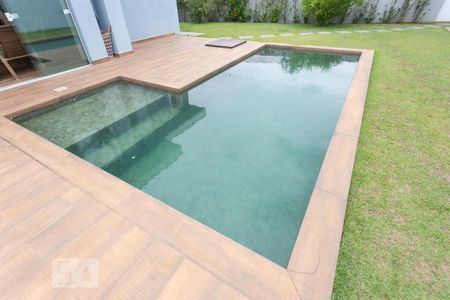 Casa de condomínio à venda com 345m², 3 quartos e 3 vagas Casa de condomínio à venda com 345m², 3 quartos e 3 vagasPiscina