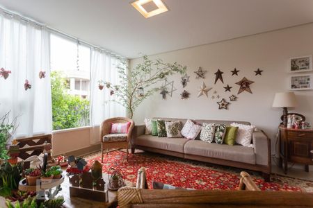 Casa de condomínio à venda com 345m², 3 quartos e 3 vagas Casa de condomínio à venda com 345m², 3 quartos e 3 vagasSala de Estar