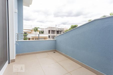 Casa de condomínio à venda com 345m², 3 quartos e 3 vagas Casa de condomínio à venda com 345m², 3 quartos e 3 vagasVaranda da Suíte 1