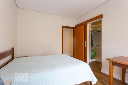 Casa de condomínio à venda com 345m², 3 quartos e 3 vagas Casa de condomínio à venda com 345m², 3 quartos e 3 vagasSuíte 2