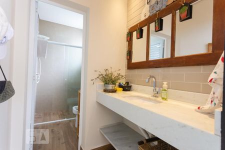 Casa de condomínio à venda com 345m², 3 quartos e 3 vagas Casa de condomínio à venda com 345m², 3 quartos e 3 vagasBanheiro da Piscina