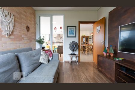 Casa de condomínio à venda com 345m², 3 quartos e 3 vagas Casa de condomínio à venda com 345m², 3 quartos e 3 vagasSala de TV