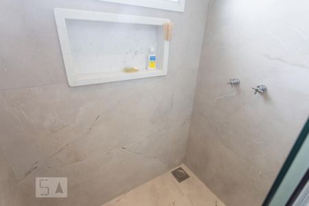 Casa de condomínio à venda com 345m², 3 quartos e 3 vagas Casa de condomínio à venda com 345m², 3 quartos e 3 vagasBanheiro da Suíte 1