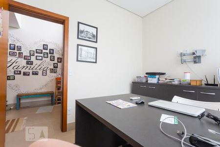 Casa de condomínio à venda com 345m², 3 quartos e 3 vagas Casa de condomínio à venda com 345m², 3 quartos e 3 vagasEscritório