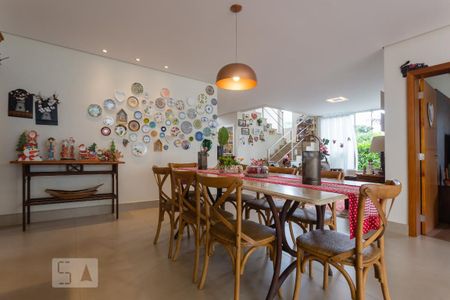 Casa de condomínio à venda com 345m², 3 quartos e 3 vagas Casa de condomínio à venda com 345m², 3 quartos e 3 vagasSala de Estar e Jantar