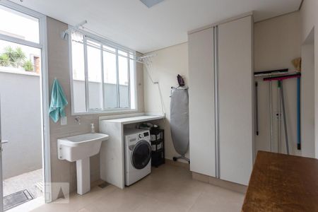 Casa de condomínio à venda com 345m², 3 quartos e 3 vagas Casa de condomínio à venda com 345m², 3 quartos e 3 vagasÁrea de Serviço