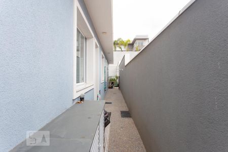 Casa de condomínio à venda com 345m², 3 quartos e 3 vagas Casa de condomínio à venda com 345m², 3 quartos e 3 vagasCorredor externo