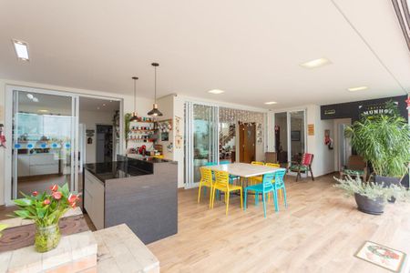 Casa de condomínio à venda com 345m², 3 quartos e 3 vagas Casa de condomínio à venda com 345m², 3 quartos e 3 vagasVaranda da Sala