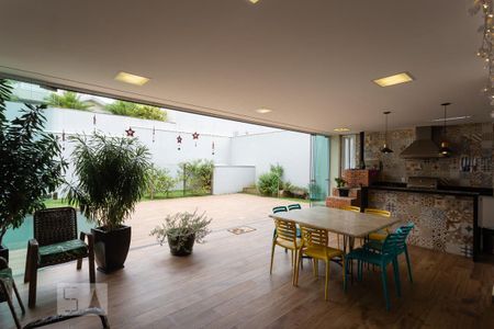 Casa de condomínio à venda com 345m², 3 quartos e 3 vagas Casa de condomínio à venda com 345m², 3 quartos e 3 vagasVaranda da Sala