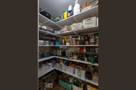 Casa de condomínio à venda com 345m², 3 quartos e 3 vagas Casa de condomínio à venda com 345m², 3 quartos e 3 vagasDispensa da Cozinha