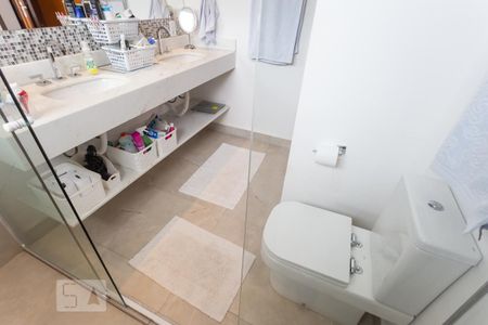 Casa de condomínio à venda com 345m², 3 quartos e 3 vagas Casa de condomínio à venda com 345m², 3 quartos e 3 vagasBanheiro da Suíte 3